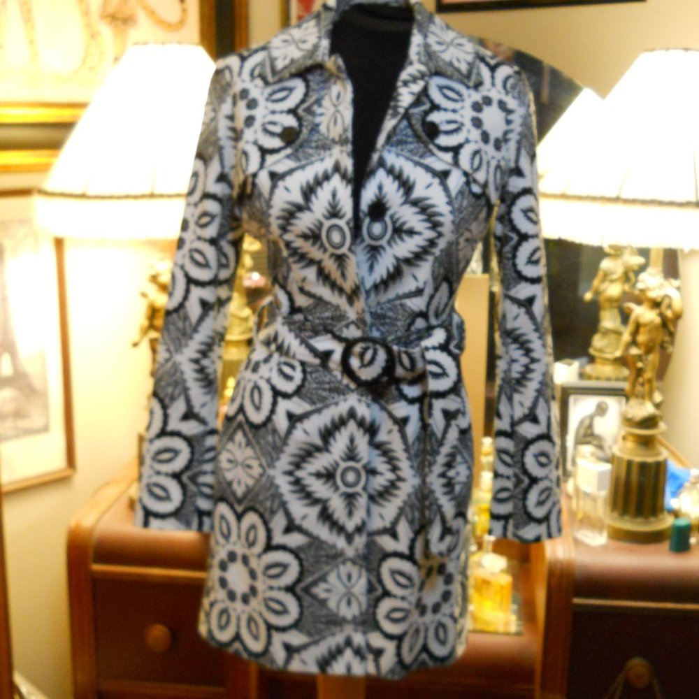 Fabulous ETCETERA Trench Coat! Size 2! Blk/Wt Print!Great Fall/Spring Weight!